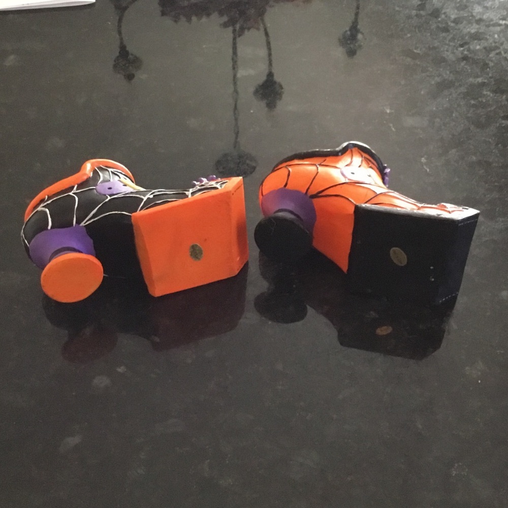 Halloween witch boots with spiderwebs! - Picture 6 of 7